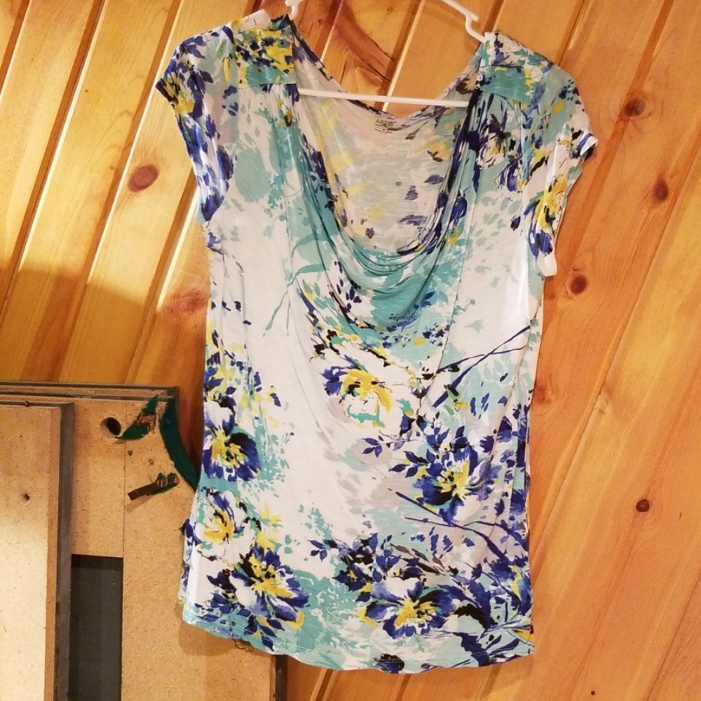 Floral scoop neck tee